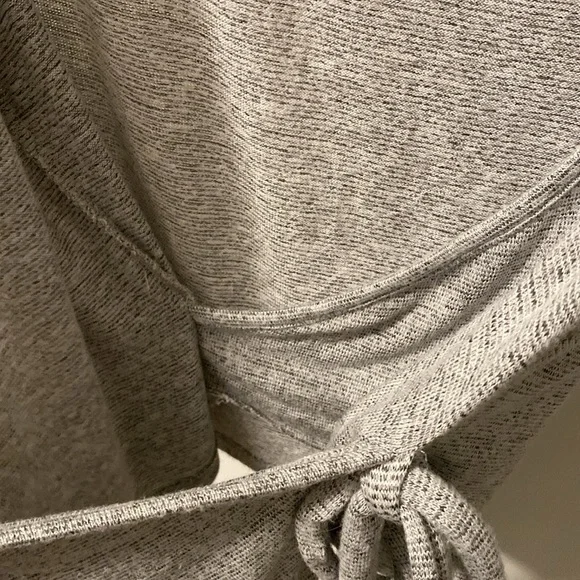 [Caution to the Wind] Short Cap Sleeve Wrap Tie V-Neck Shirt Women’s Sz Large - Picture 5 of 8